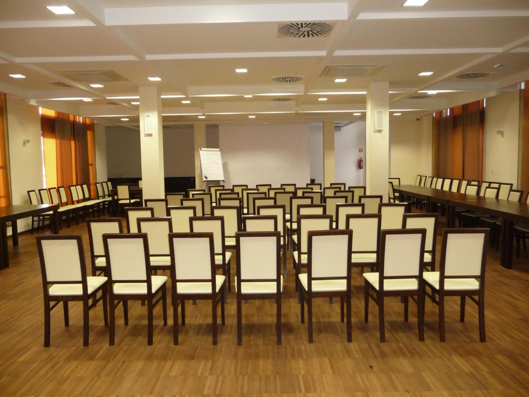 Hotel Aviator Kielce "Business Hotel Medical & Spa" Extérieur photo