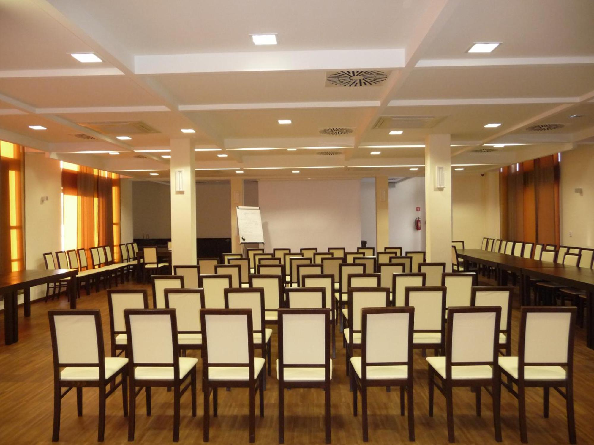 Hotel Aviator Kielce "Business Hotel Medical & Spa" Extérieur photo
