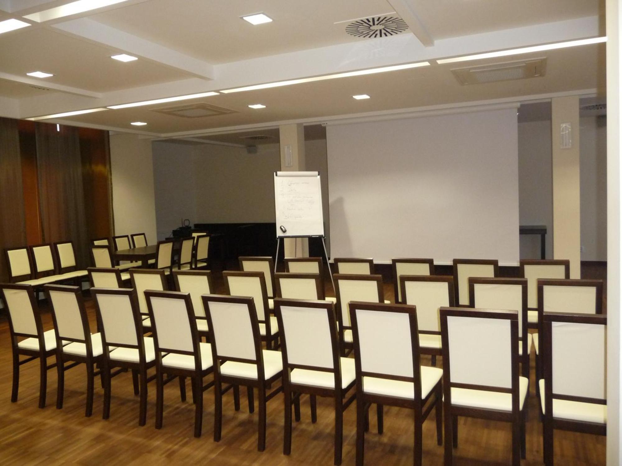 Hotel Aviator Kielce "Business Hotel Medical & Spa" Extérieur photo