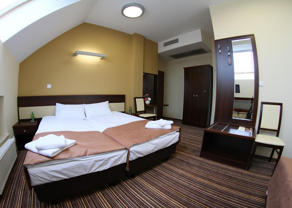 Hotel Aviator Kielce "Business Hotel Medical & Spa" Extérieur photo