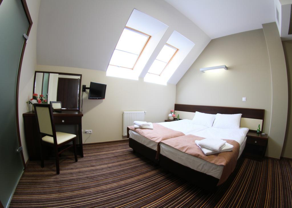 Hotel Aviator Kielce "Business Hotel Medical & Spa" Extérieur photo
