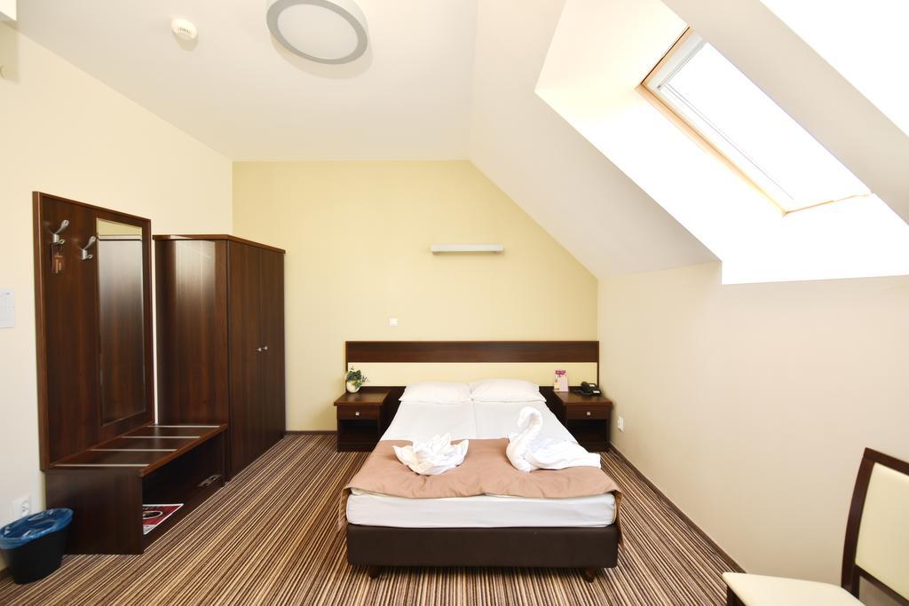 Hotel Aviator Kielce "Business Hotel Medical & Spa" Extérieur photo